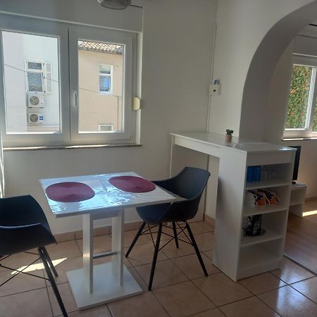 קריקווניצה Apartmani Iris I Ana מראה חיצוני תמונה
