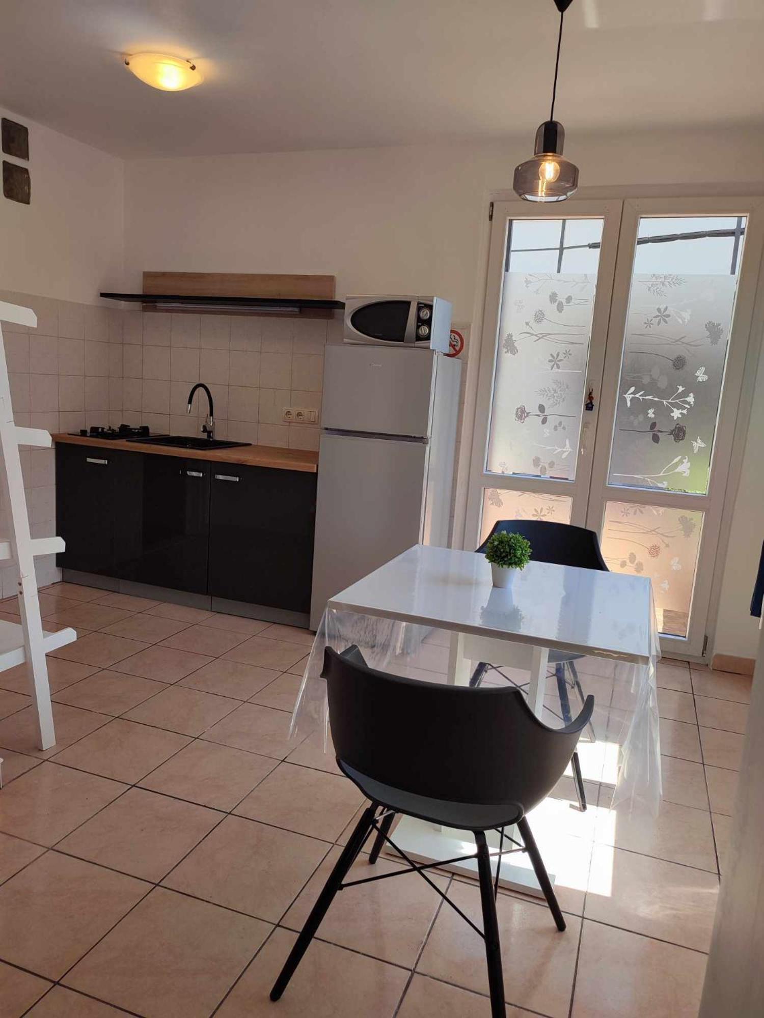 קריקווניצה Apartmani Iris I Ana מראה חיצוני תמונה
