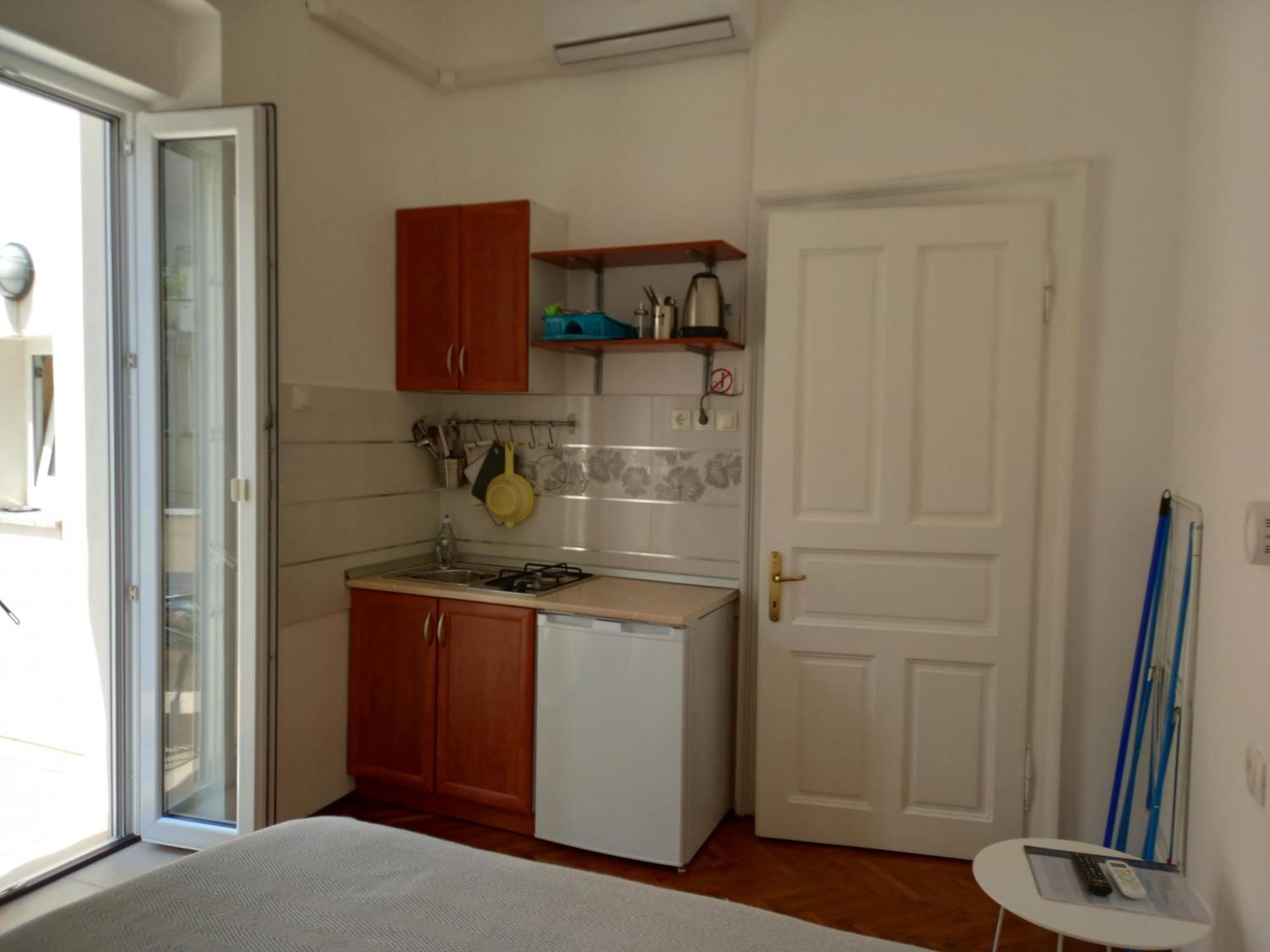 קריקווניצה Apartmani Iris I Ana מראה חיצוני תמונה