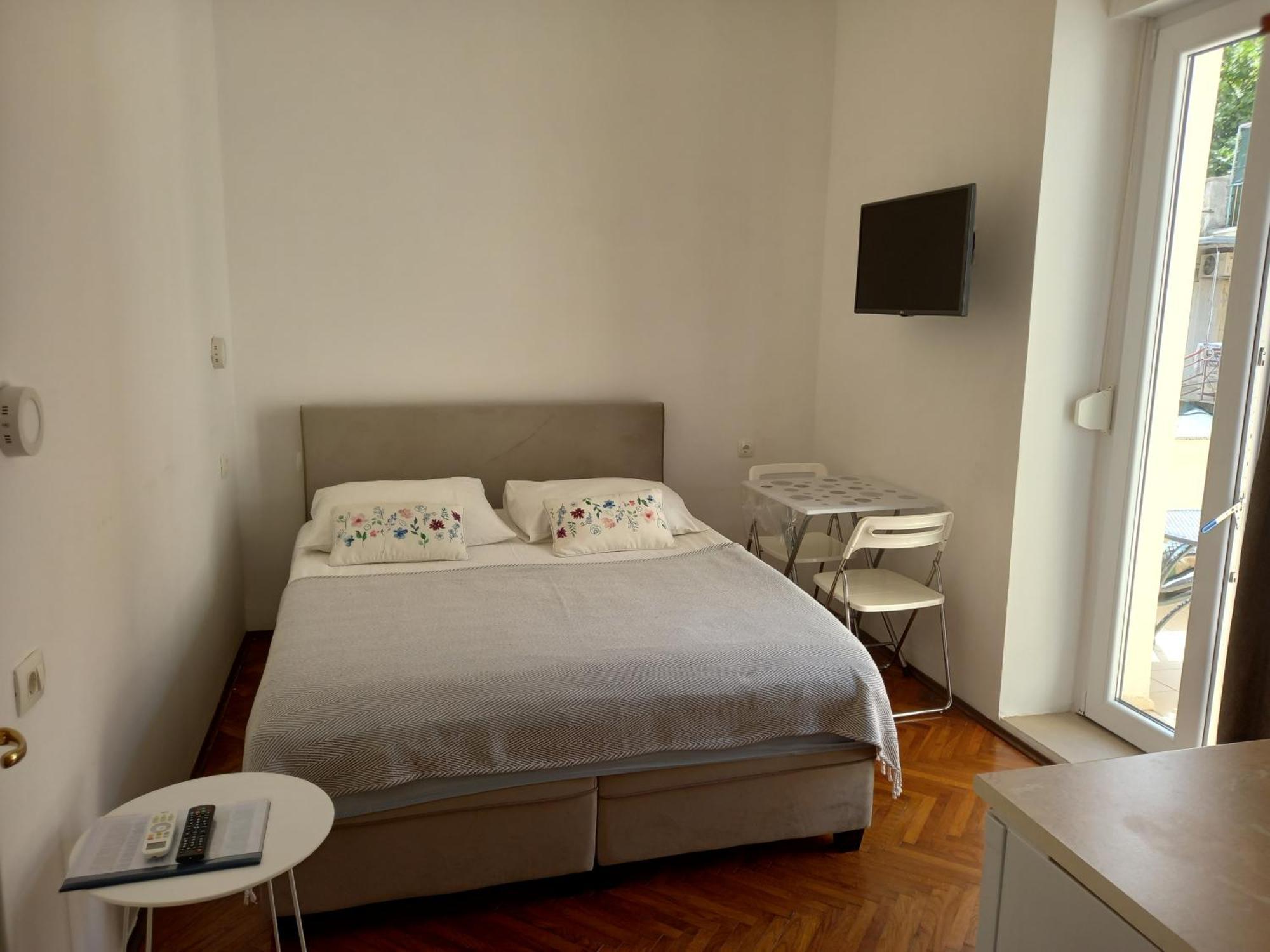 קריקווניצה Apartmani Iris I Ana מראה חיצוני תמונה