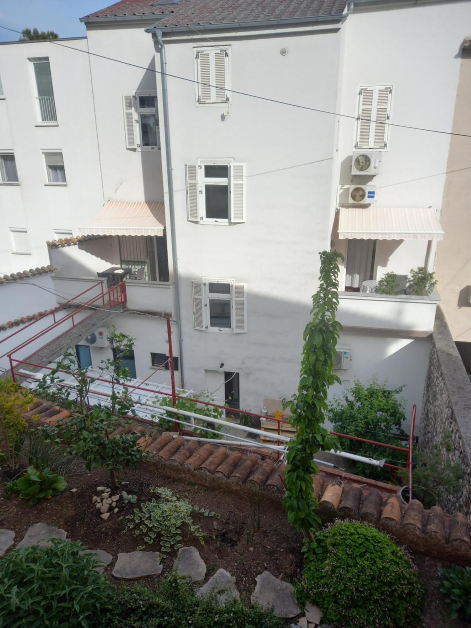 קריקווניצה Apartmani Iris I Ana מראה חיצוני תמונה