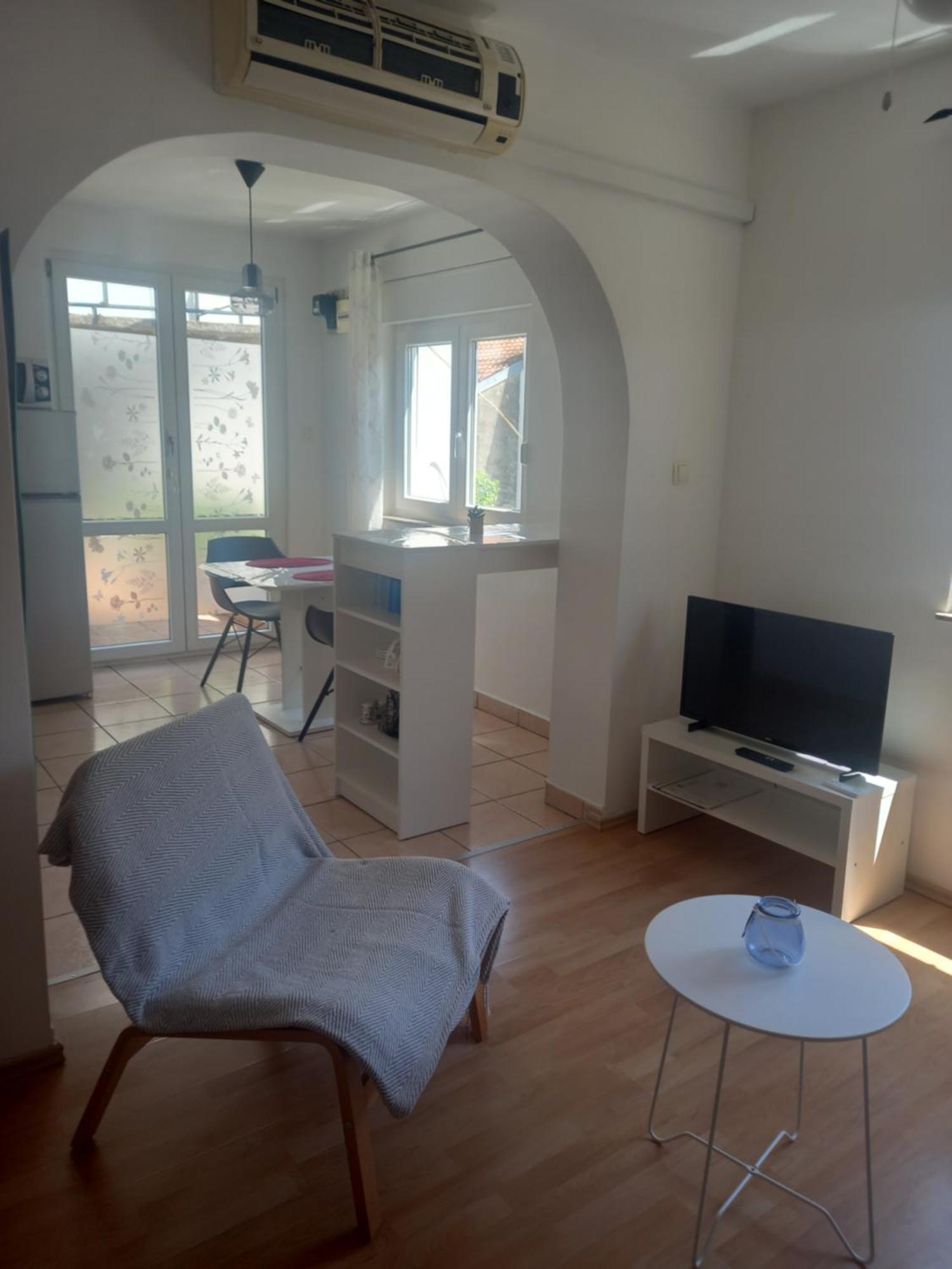קריקווניצה Apartmani Iris I Ana מראה חיצוני תמונה