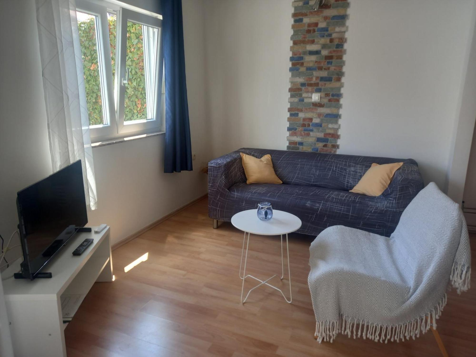 קריקווניצה Apartmani Iris I Ana מראה חיצוני תמונה
