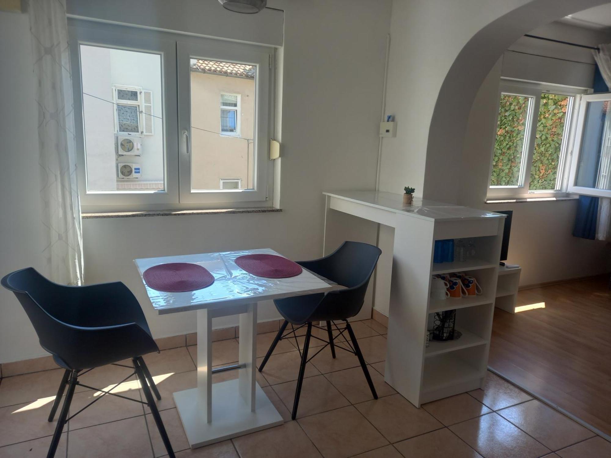 קריקווניצה Apartmani Iris I Ana מראה חיצוני תמונה