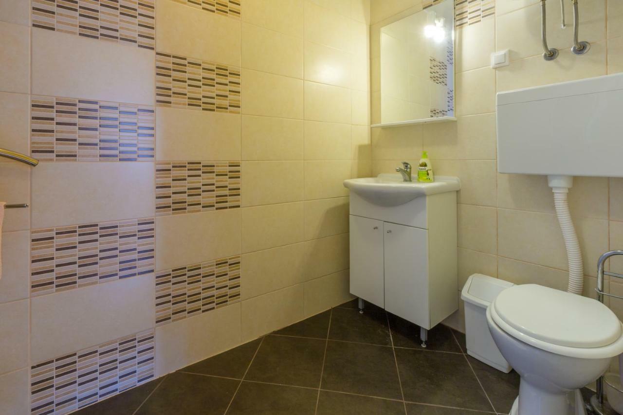 קריקווניצה Apartmani Iris I Ana מראה חיצוני תמונה